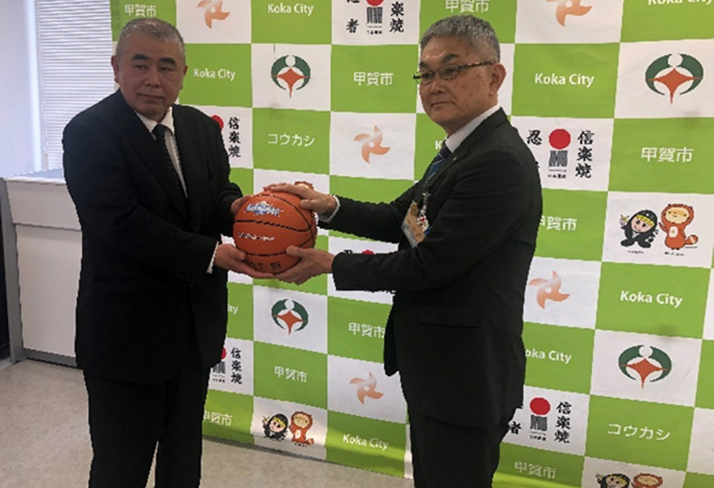 CSR_甲賀市へのバスケットボール寄贈式